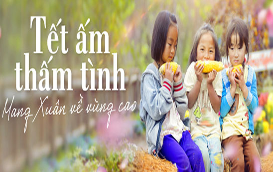 FE Credit trao quà “Tết ấm thấm tình” tại Điện Biên