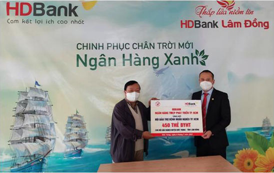 HDBank tặng 450 thẻ BHYT cho bà con cận nghèo Lâm Đồng