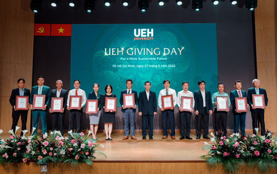 HDBank tặng học bổng cho sinh viên Đại học Kinh tế TP. Hồ Chí Minh