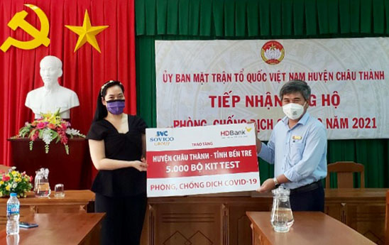 HDBank tiếp tục trao tặng 500 bộ kit test cho tỉnh Bến Tre
