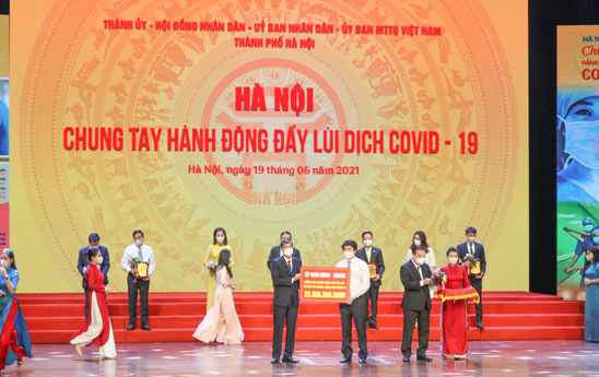 HDBank trao 20 tỷ đồng hỗ trợ TP. Hà Nội phòng chống dịch Covid-19