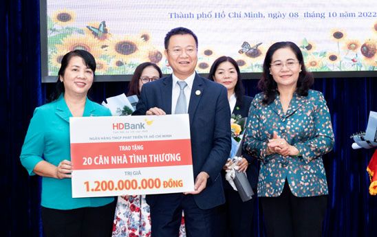 HDBank trao tặng kinh phí xây dựng 20 căn nhà trị giá 1 tỷ 200 triệu đồng hưởng ứng tháng cao điểm “Vì người nghèo” 2022