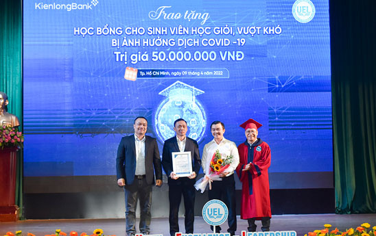 KienlongBank tặng 10 suất học bổng trị giá 50 triệu đồng cho sinh viên trường Đại học Kinh tế - Luật