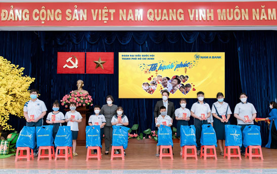 NamABank mang Tết Hạnh phúc đến với những mảnh đời khó khăn