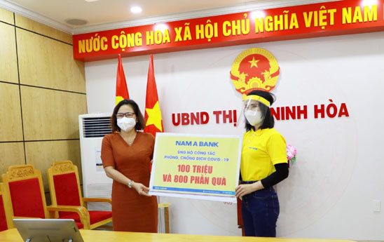 NamABank tặng hàng ngàn phần quà đến người dân vùng dịch Covid-19