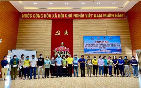 PVcomBank trao quà cho các ngư dân trên huyện đảo Lý Sơn