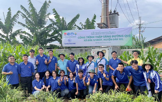 SAIGONBANK tài trợ công trình “Thắp sáng đường quê” và “Sân chơi thiếu nhi” tại tỉnh Đắk Nông