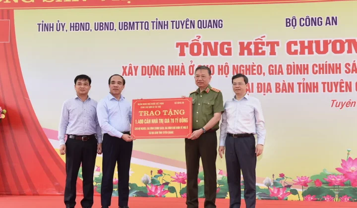 Ngành Ngân hàng tham gia hỗ trợ xây dựng 1.400 căn hộ cho các hộ nghèo tỉnh Tuyên Quang