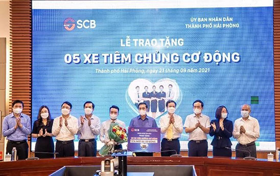 SCB tặng thành phố Hải Phòng 5 xe tiêm chủng cơ động