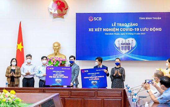 SCB tặng tỉnh Bình Thuận xe xét nghiệm lưu động