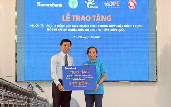 Sacombank đóng góp thêm 2 tỷ đồng giúp trẻ em ung thư khó khăn có cơ hội chữa lành