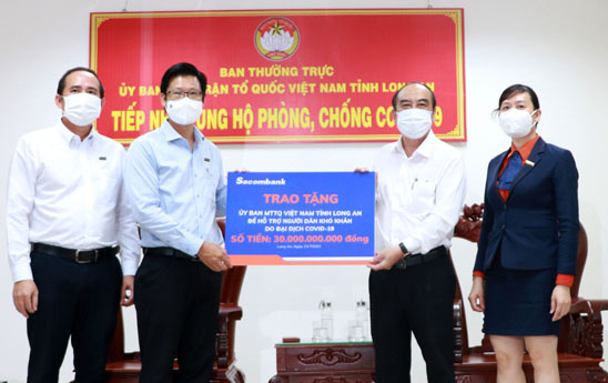 Sacombank ủng hộ tỉnh Long An 30 tỷ đồng hỗ trợ người dân khó khăn do Covid-19