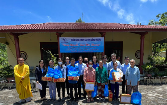 SaiGonBank tài trợ 500 phần quà cho bà con nghèo ở huyện Tân Phú, tỉnh Đồng Nai