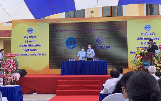 SaiGonBank tài trợ Quỹ đồng hành sinh viên Trường Đại học Sài Gòn