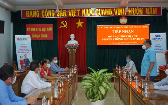 Tập đoàn Sovico và HDBank tiếp tục tặng xe cứu thương, máy thở và thiết bị y tế cho Tỉnh An Giang