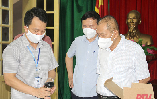 VNPT tặng ngành Y tế Thanh Hóa 30 máy quét mã vạch QR CODE