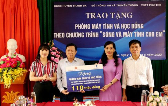 VNPT trao tặng phòng máy tính và học bổng cho học sinh tại Phú Thọ