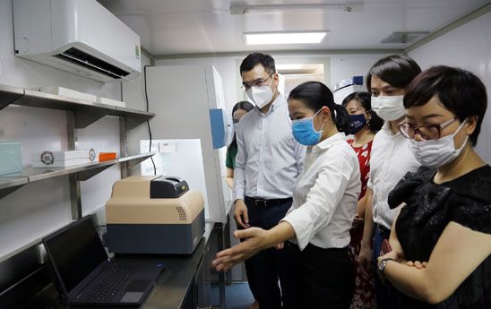 VPBank đưa 4 container xét nghiệm Covid-19 vào "tâm dịch" phía Nam