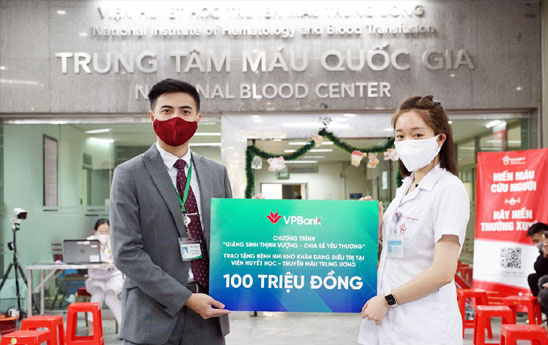 VPBank hỗ trợ bệnh nhi khó khăn tại Viện Huyết học và Truyền máu TW