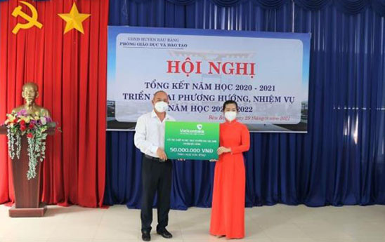 Vietcombank Bắc Bình Dương ủng hộ phòng, chống dịch Covid-19