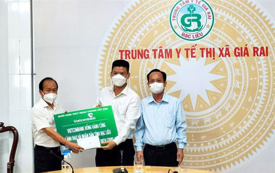 Vietcombank Bạc Liêu tiếp tục ủng hộ công tác phòng chống dịch Covid-19