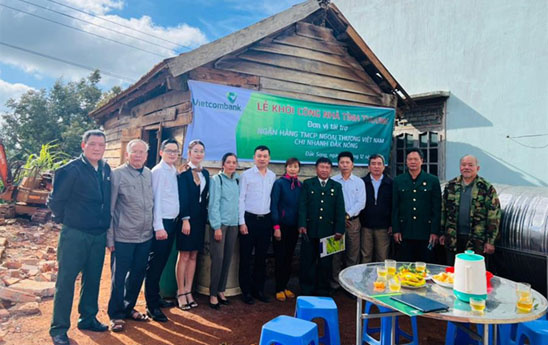 Vietcombank Đăk Nông khởi công xây dựng nhà tình thương tặng gia đình cựu chiến binh có hoàn cảnh khó khăn