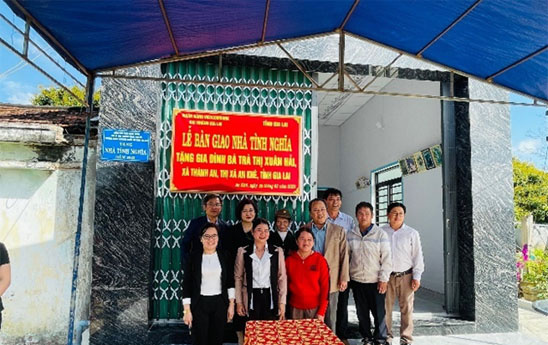 Vietcombank Gia Lai tặng nhà tình nghĩa cho gia đình thương binh