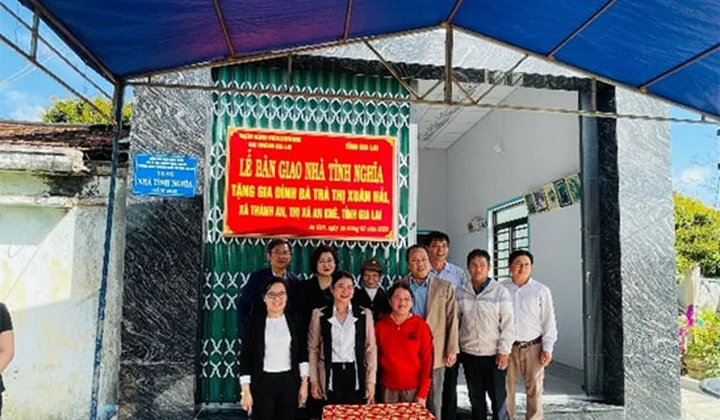 Vietcombank Gia Lai tặng nhà tình nghĩa cho gia đình thương binh