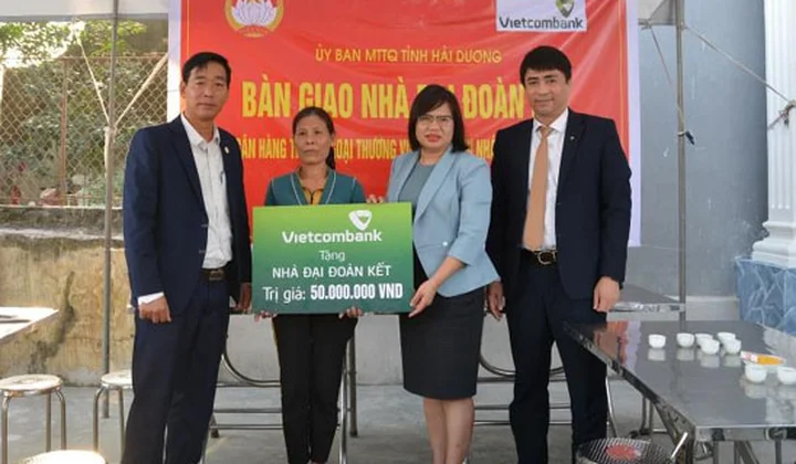 Vietcombank Hải Dương bàn giao 06 ngôi nhà “Đại đoàn kết” cho người nghèo