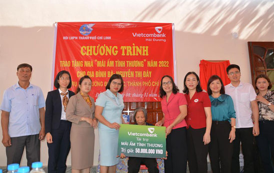 Vietcombank Hải Dương tặng “mái ấm tình thương” cho hội viên phụ nữ nghèo tại thành phố Chí Linh