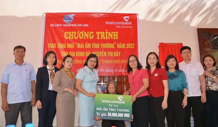 Vietcombank Hải Dương tặng “mái ấm tình thương” cho hội viên phụ nữ nghèo tại thành phố Chí Linh
