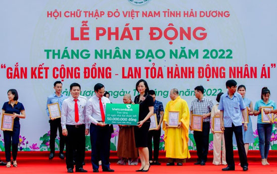 Vietcombank Hải Dương tặng nhà Đại đoàn kết