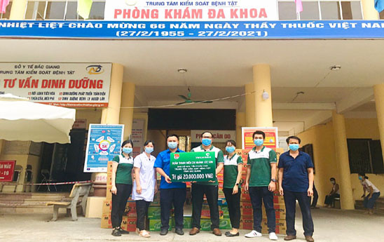 Vietcombank Sóc Sơn “San sẻ yêu thương, chung tay vượt qua đại dịch”
