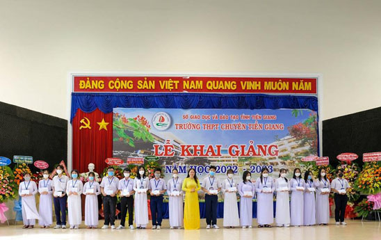 Vietcombank Tiền Giang trao tặng học bổng tại tỉnh Tiền Giang với tổng giá trị 1 tỷ đồng