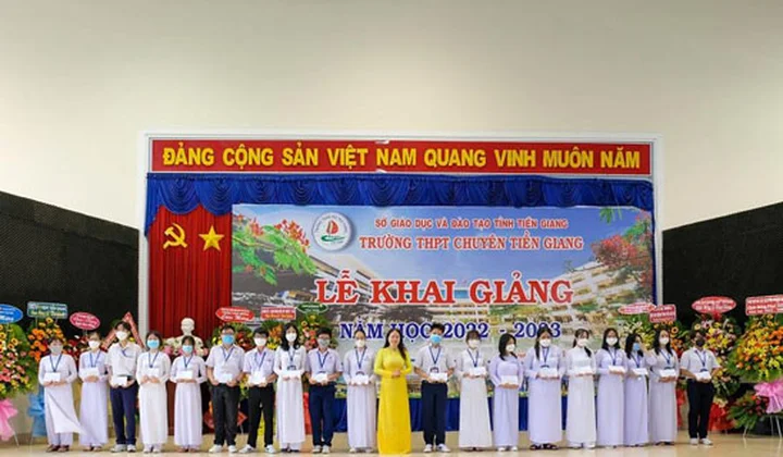 Vietcombank Tiền Giang trao tặng học bổng tại tỉnh Tiền Giang với tổng giá trị 1 tỷ đồng