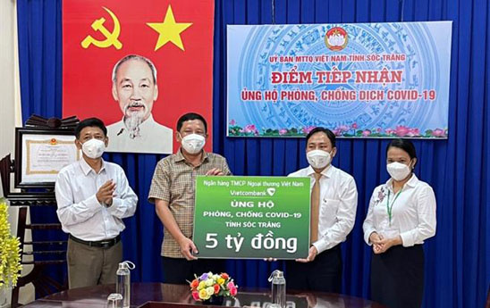 Vietcombank tài trợ 5 tỷ đồng hỗ trợ công tác phòng, chống dịch Covid-19 của tỉnh Sóc Trăng