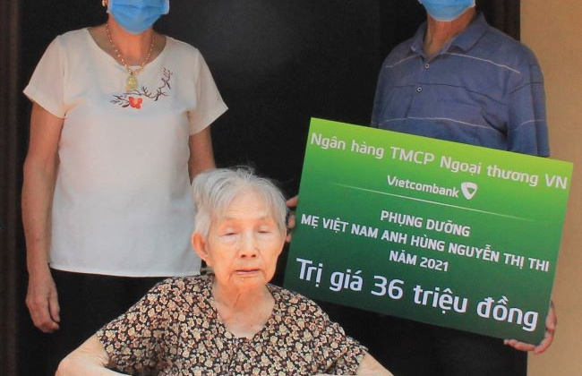 Vietcombank thăm hỏi, phụng dưỡng Mẹ Việt Nam anh hùng nhân ngày Thương binh - Liệt sỹ 27/7