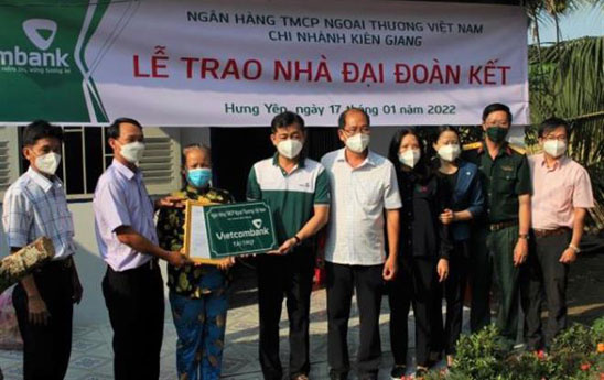 Vietcombank trao tặng 5 căn nhà Đại đoàn kết tại Kiên Giang