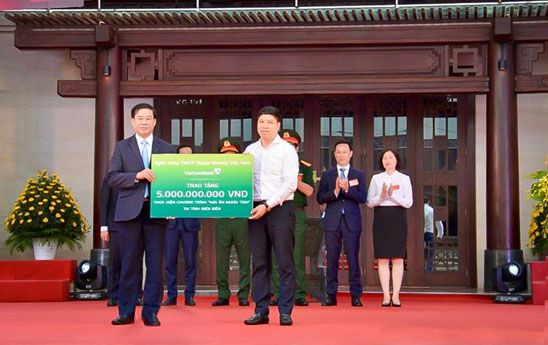 Vietcombank ủng hộ 5 tỷ đồng chương trình “Mái ấm nghĩa tình, an sinh xã hội”