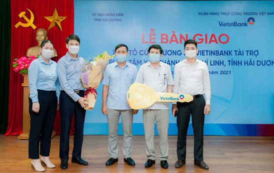 VietinBank KCN Hải Dương trao tặng xe cứu thương cho thành phố Chí Linh