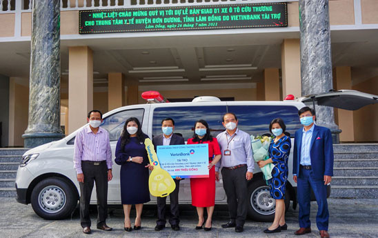 VietinBank bàn giao 2 xe cứu thương chất lượng cao tại Lâm Đồng