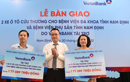VietinBank tặng 2 xe cứu thương tại tỉnh Nam Định