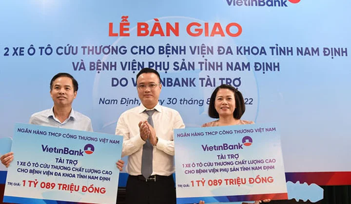 VietinBank tặng 2 xe cứu thương tại tỉnh Nam Định