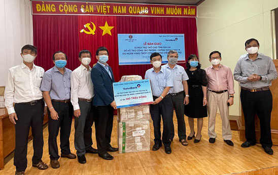 VietinBank trao tặng 10 máy trợ thở hỗ trợ Gia Lai phòng, chống dịch COVID-19