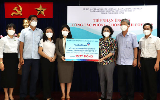 VietinBank trao tặng 10 tỷ đồng ủng hộ công tác phòng, chống dịch COVID-19 của TP. Hồ Chí Minh