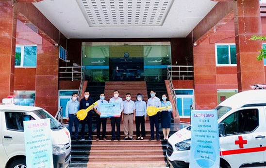 VietinBank trao tặng 2 xe cứu thương chất lượng cao tại Đà Nẵng
