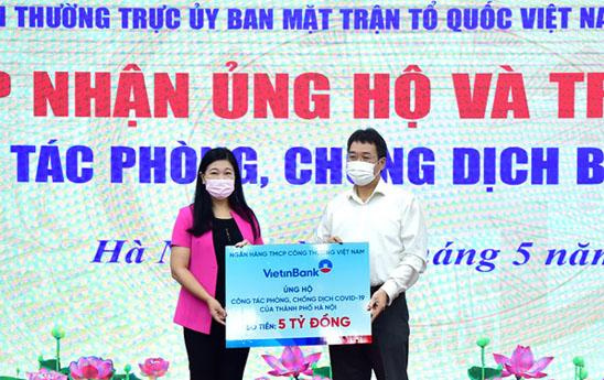 VietinBank trao tặng Hà Nội 5 tỷ đồng phòng, chống dịch COVID-19