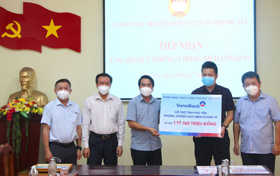 VietinBank trao tặng Phú Yên 1 tỷ 365 triệu đồng phòng, chống dịch COVID-19