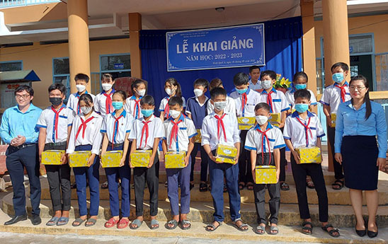 VietinBank trao tặng học bổng nhân dịp khai giảng năm học 2022 - 2023