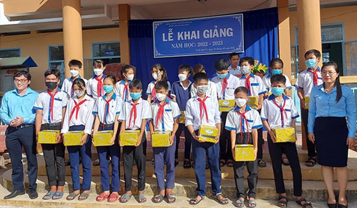 VietinBank trao tặng học bổng nhân dịp khai giảng năm học 2022 - 2023